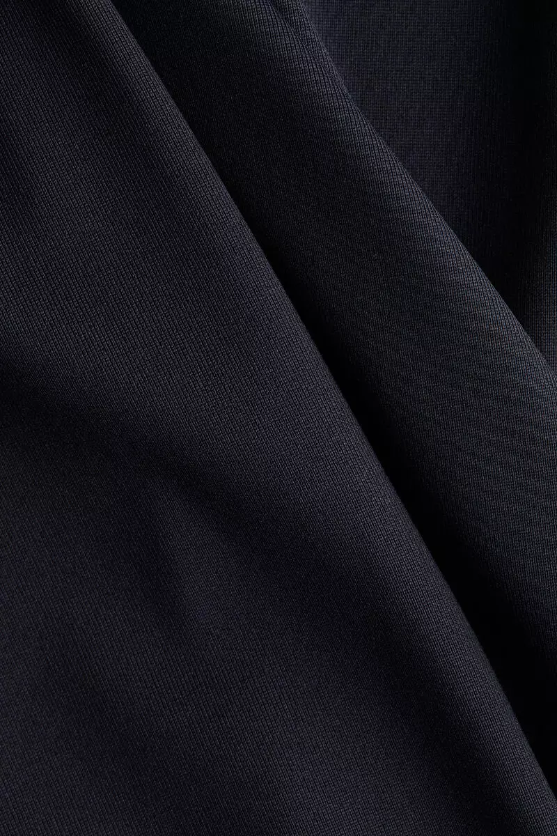 Long-sleeved microfibre top