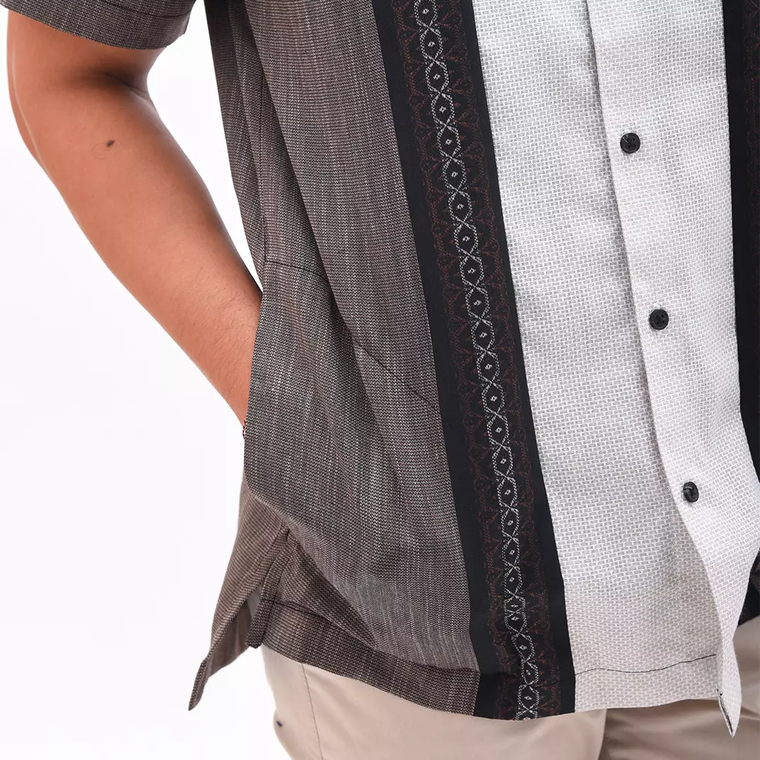 MANZONE Kemeja Koko Lengan Pendek Pria DAFFA - BROWN Ukuran S