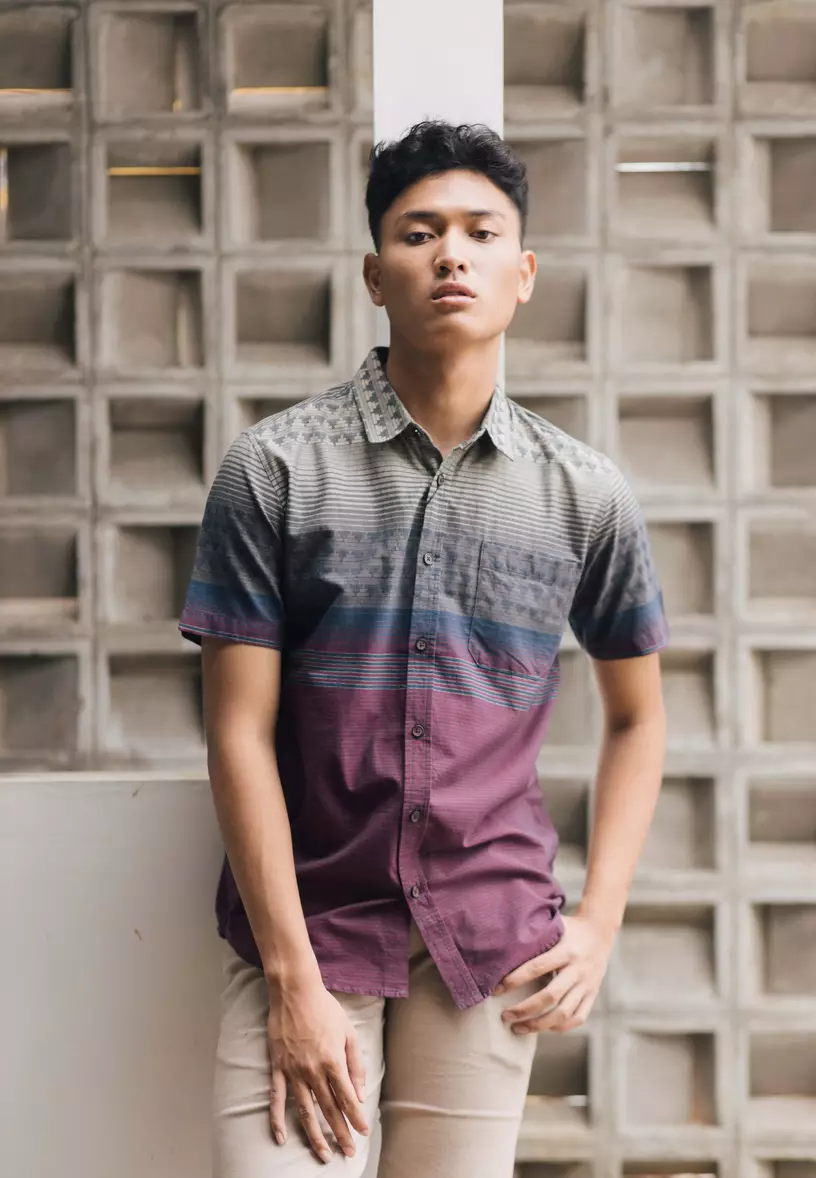 POLICE Kemeja Border Printing Navy Maroon Regular Fit Pria