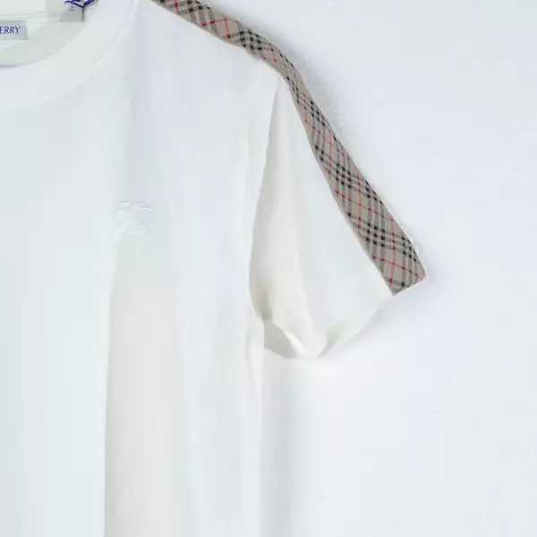 Kaos BURBERRY CHECK TAPE SHOULDER SS25 BEIGE WHITE TSHIRT 100% ORIGINAL