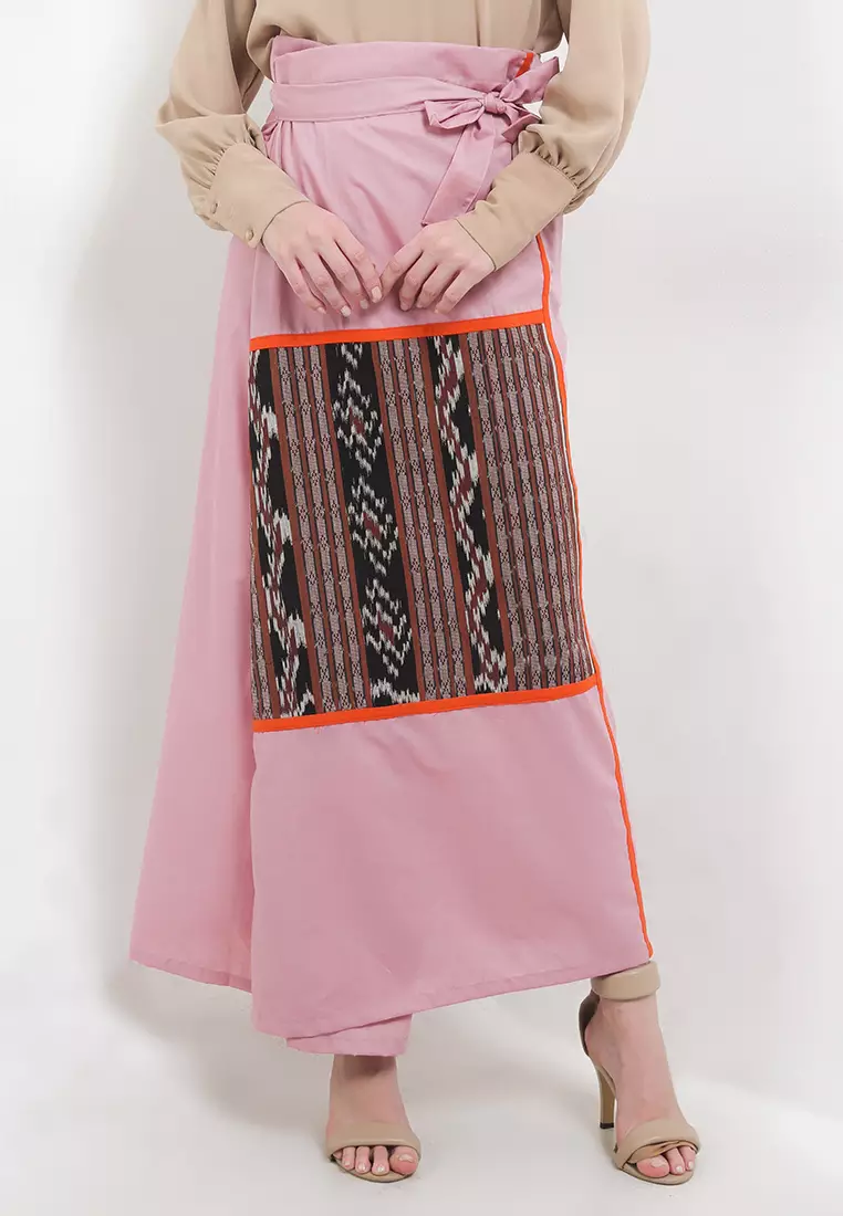 Ayu Manika Sarong