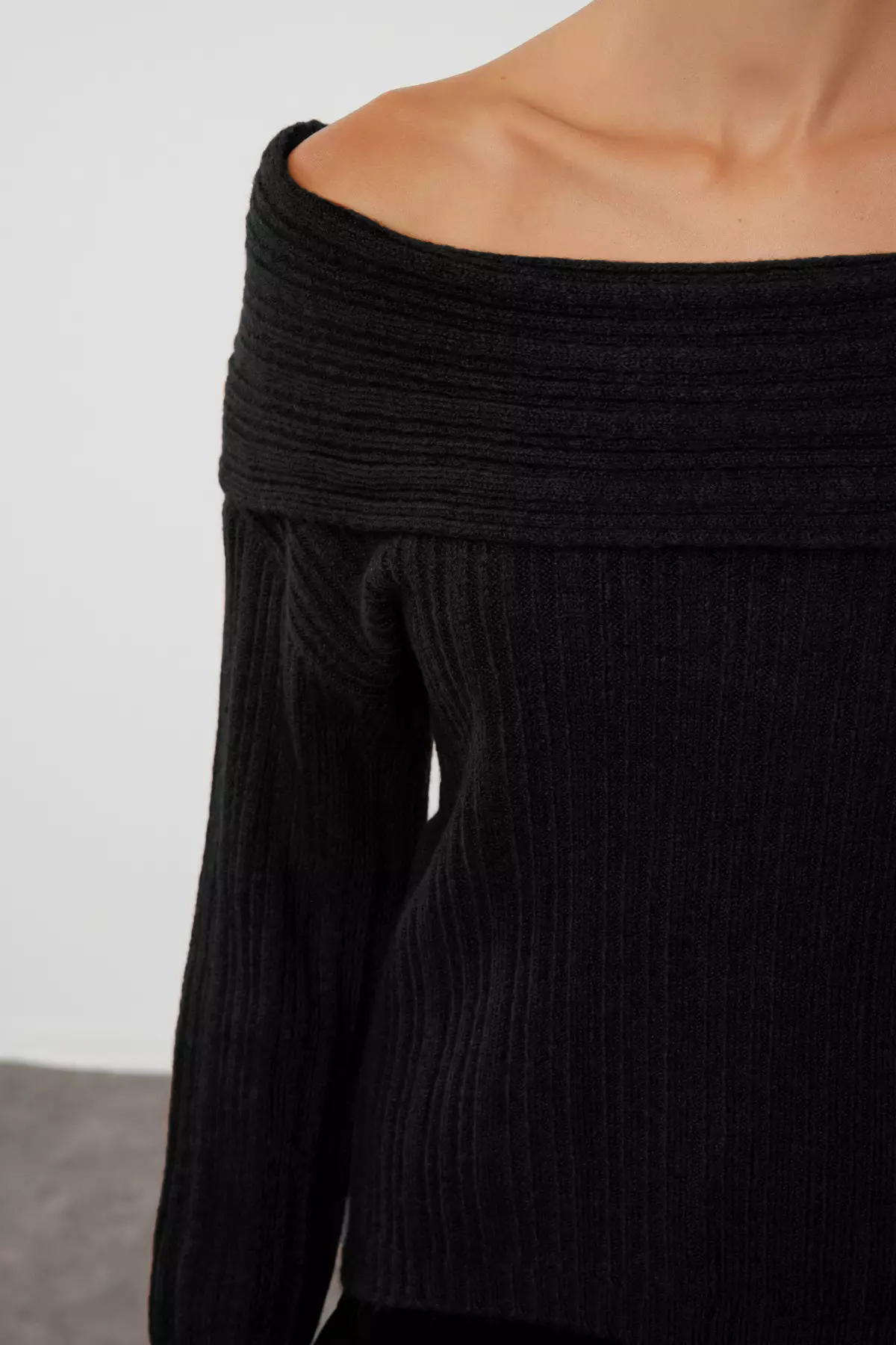 Black Soft Textured Carmen Collar Knitwear Sweater Twoaw25Kz00076