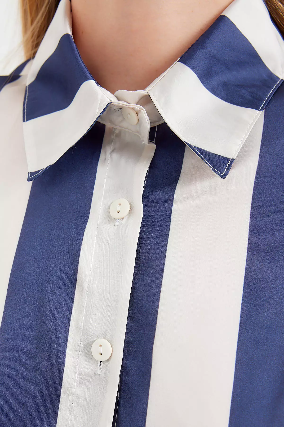 Long Sleeves Collared Shirt