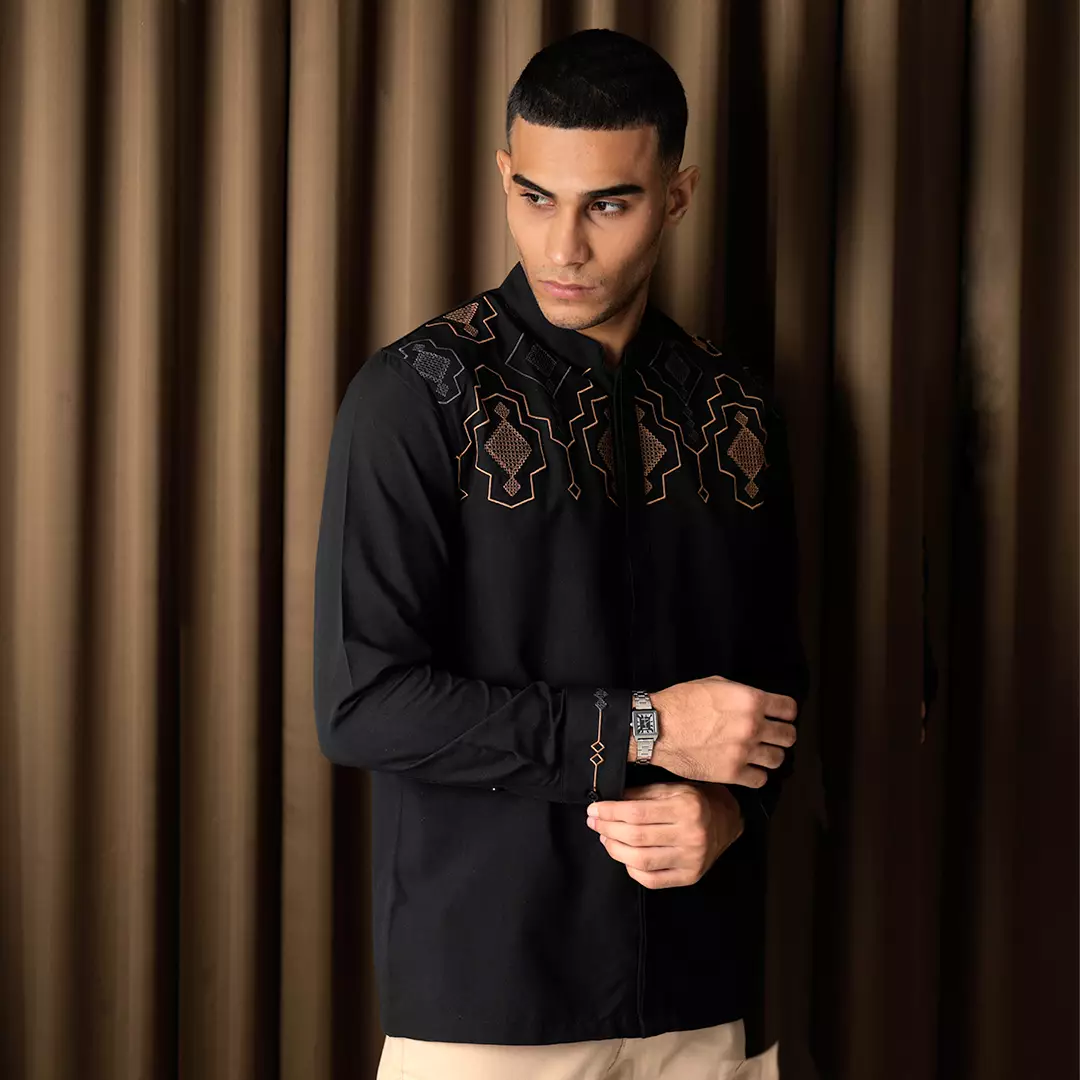 Kemeja Tangan Panjang Koko Collarless Nizam Bordir Ethnic Black-Gold
