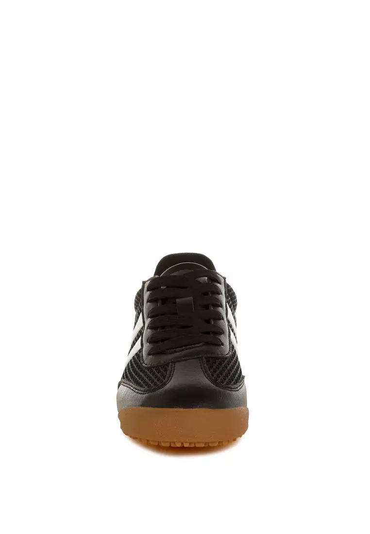 Sepatu Kets Bertali Bergaris Kasual Warna Hitam