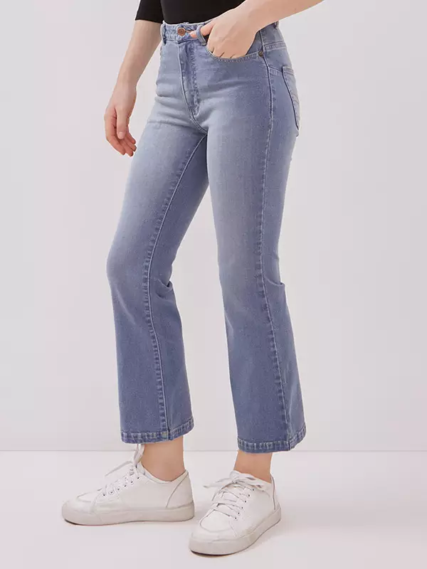 DUST Celana Cropped Cutbray Jeans Ranaya Medium Light Blue Comfease (D.3827)