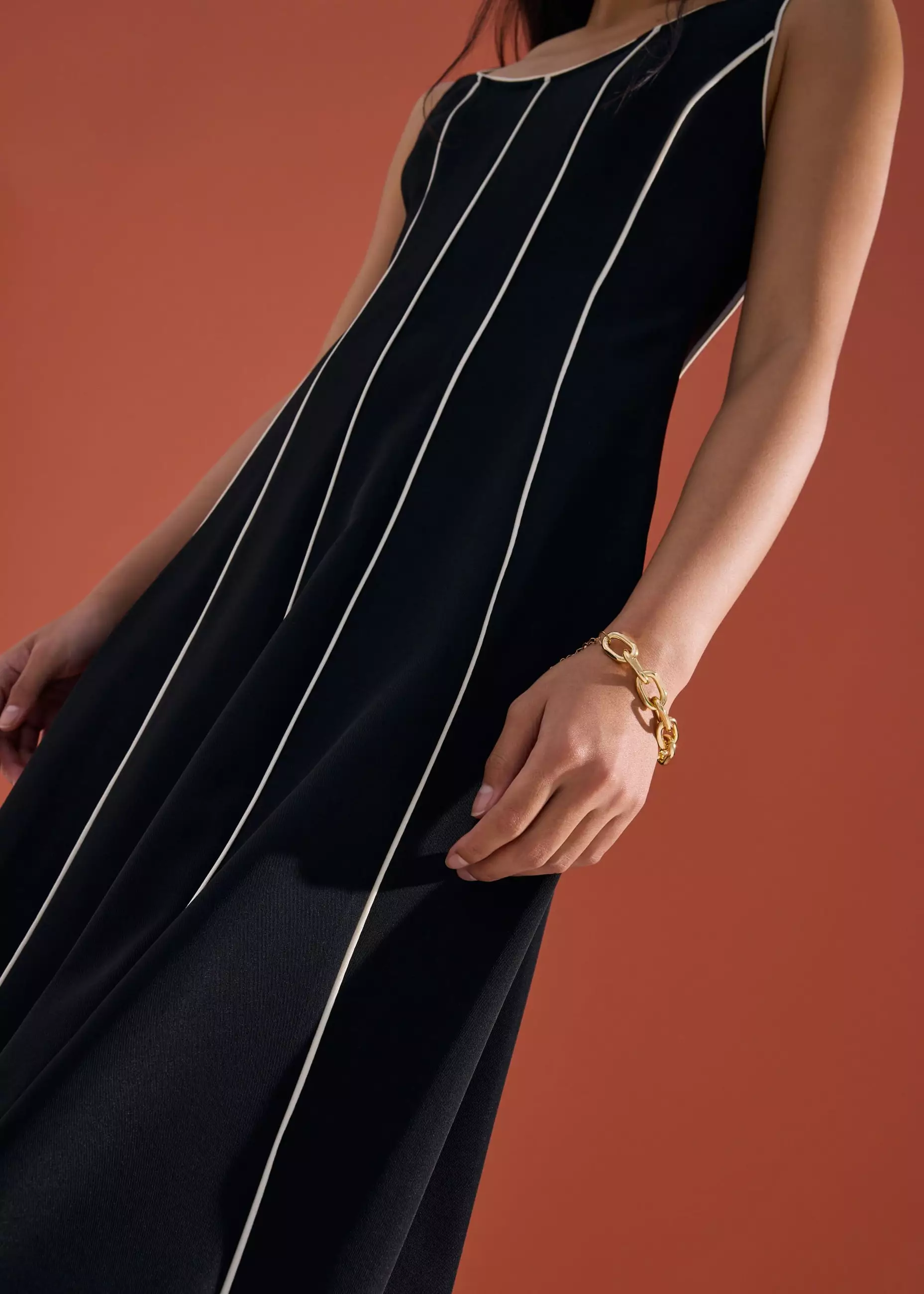 Dress Wanita - Contrast Colour Panelled V-neck Fit & Flare Midi Dress