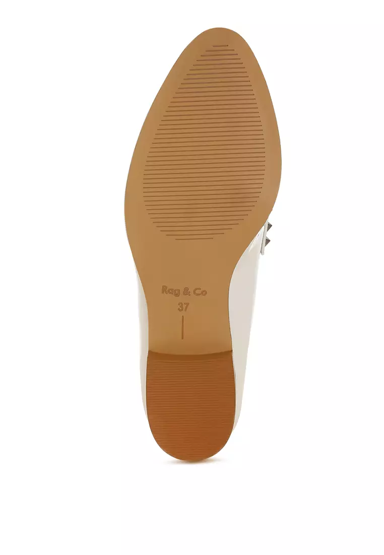 Sepatu Penny Kulit Paten dalam Warna Off White