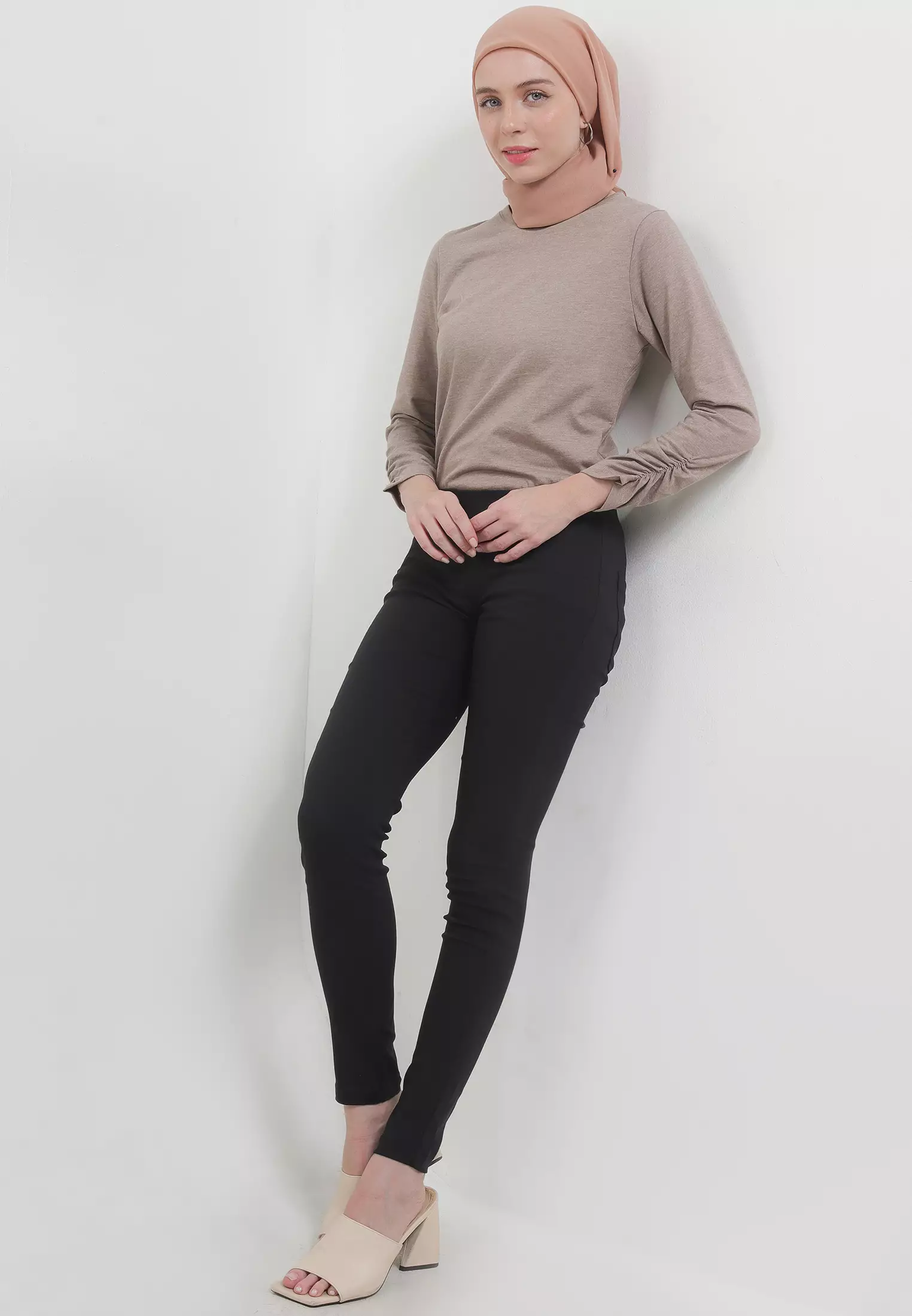 MFMW Caltya Celana Panjang Legging Hitam