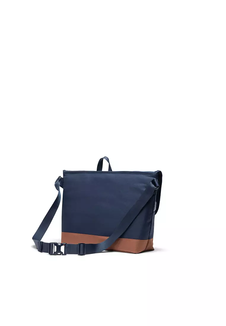 Cove Messenger 22,5L Bags - Navy/Saddle Brown