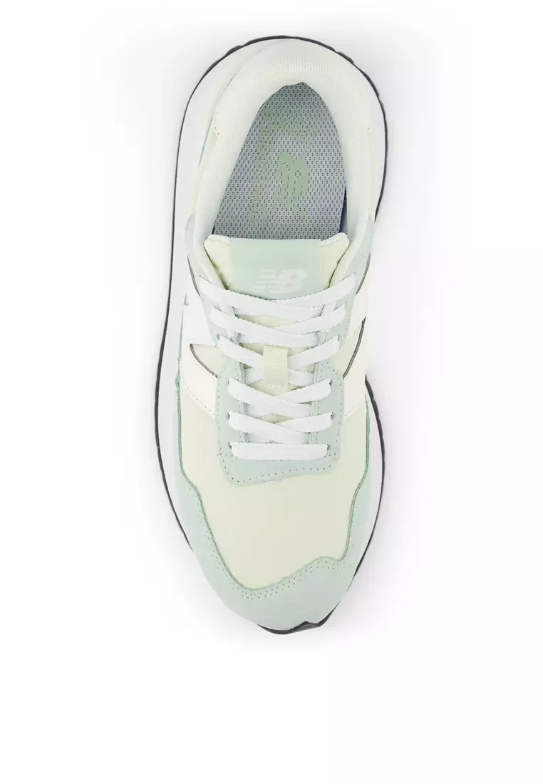 237 Classic Lifestyle Shoes