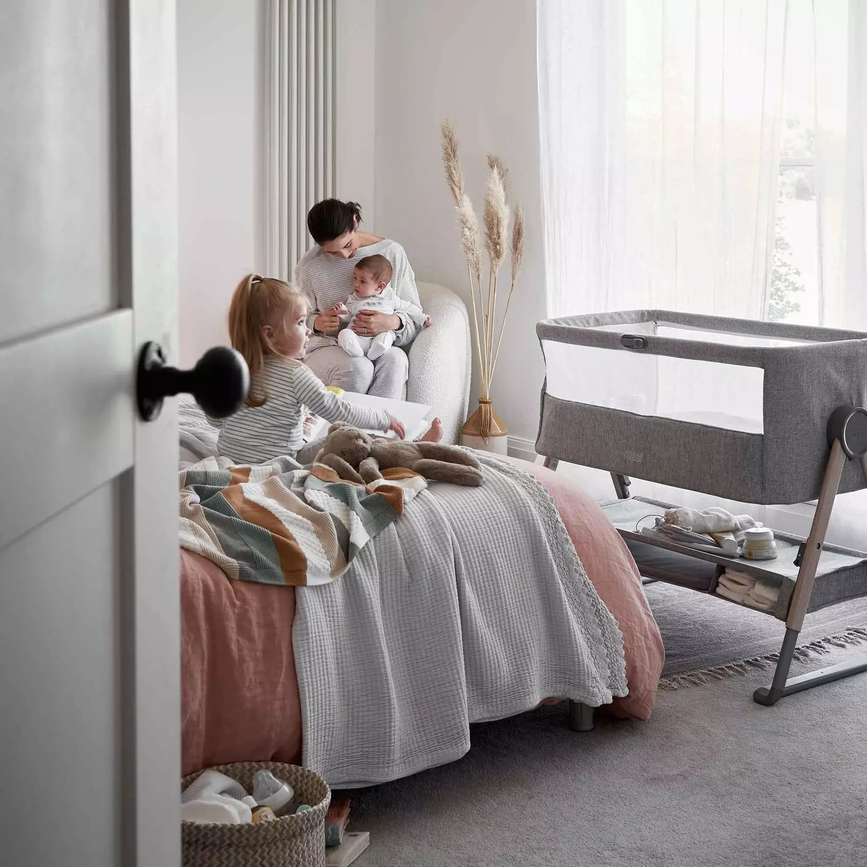 Bedside crib co sleeper top