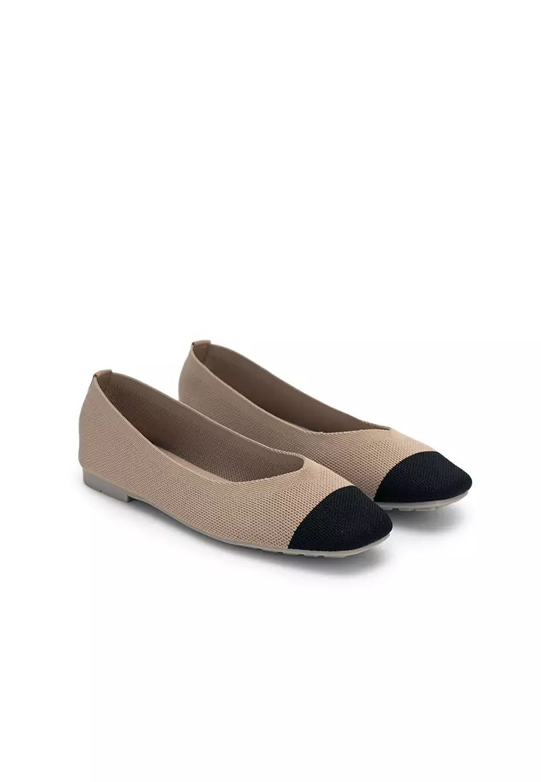 Two tone 2024 flat shoes