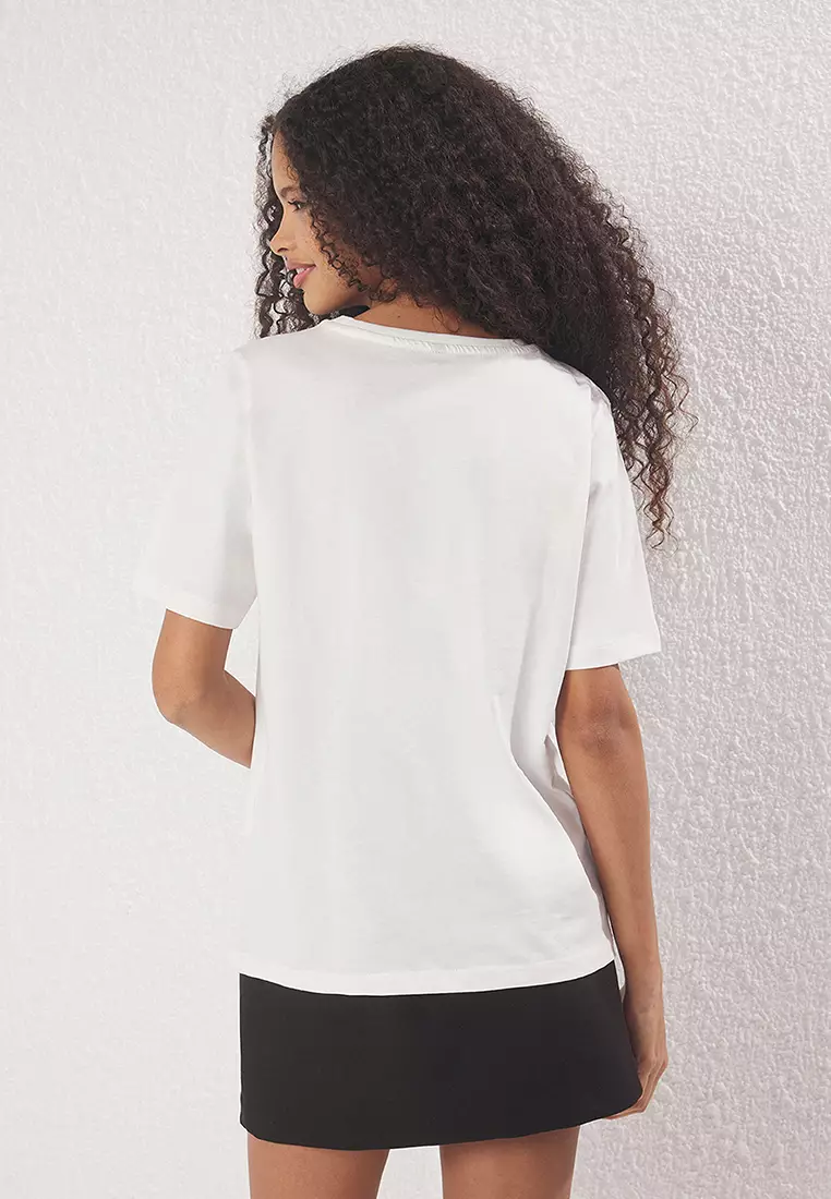 Ecru 100% Cotton Regular/Normal Pattern Floral Embroidered Knitted T-Shirt TWOSS25TS00028