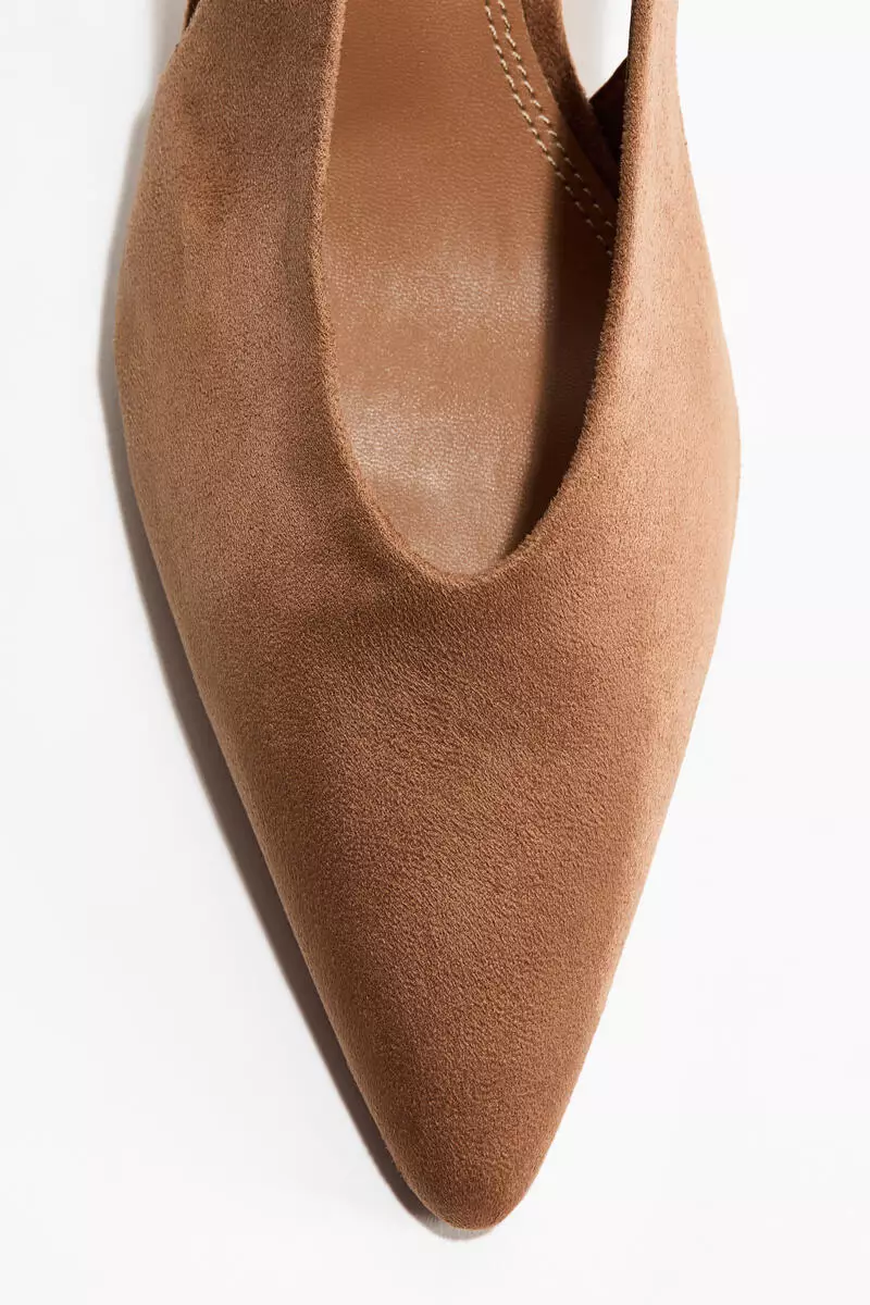 Kitten-heeled slingbacks