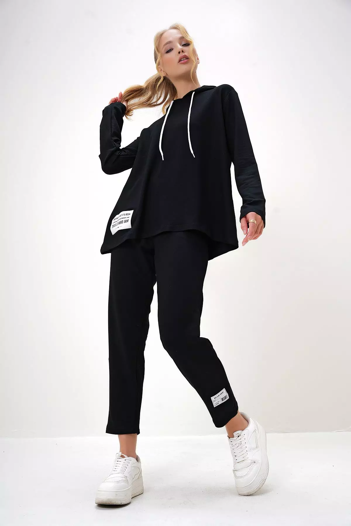 Women's Black Emblem Detailed Hooded Double Yarn Tracksuit