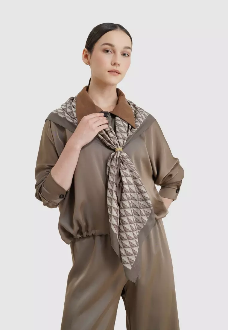 Prism Voile Square - Raisin
