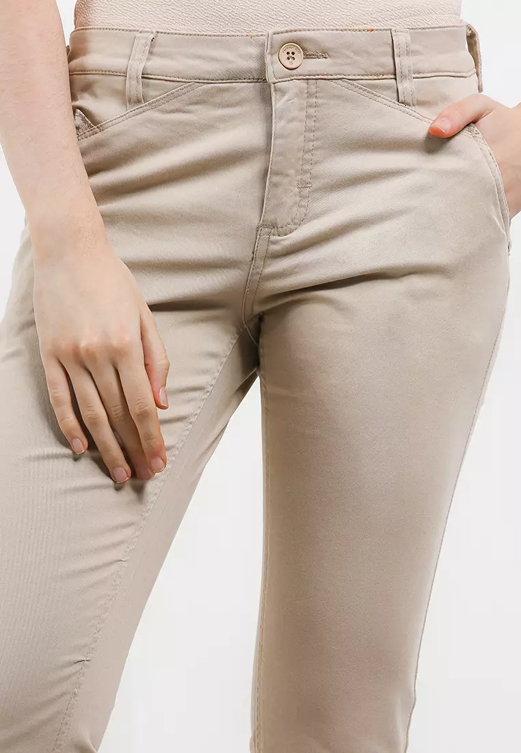 CG Celana Pendek Bermuda