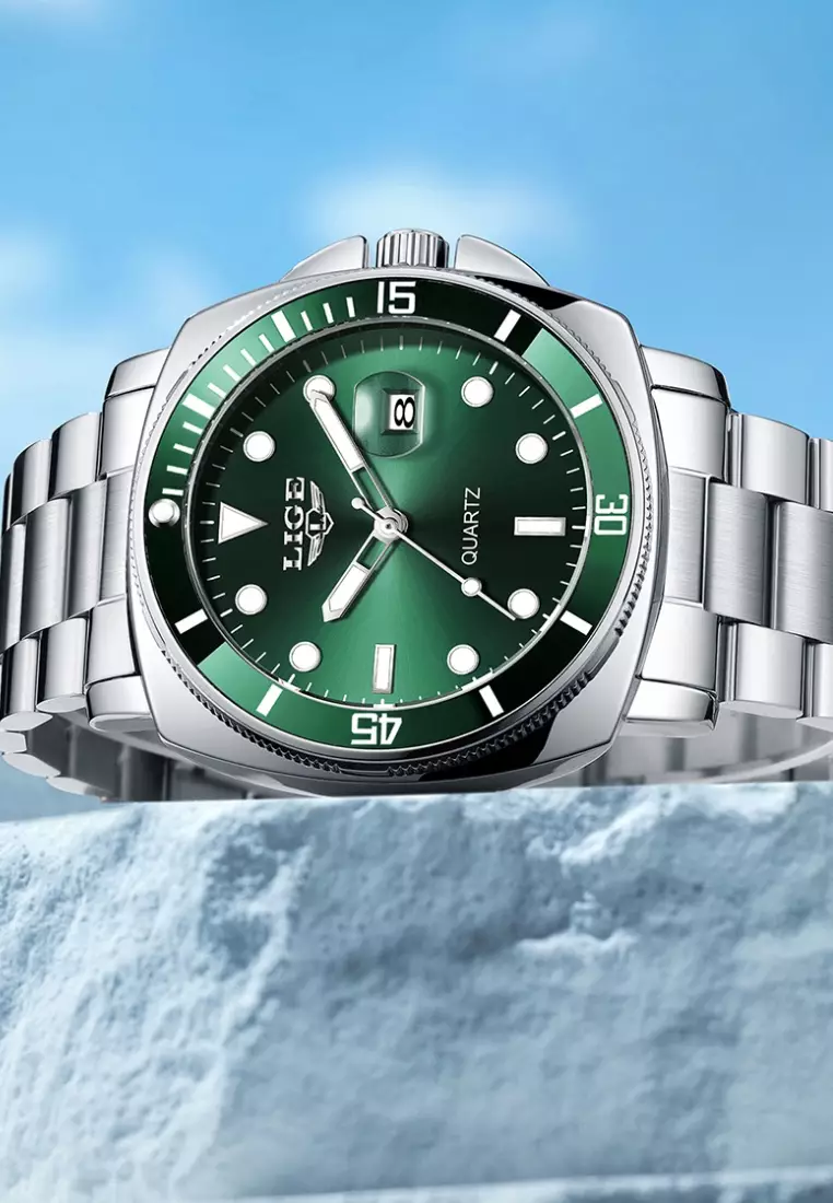 Unisex Classic Diver's Stainless Steel Quartz Watch with turning Bezel on Steel Bracelet