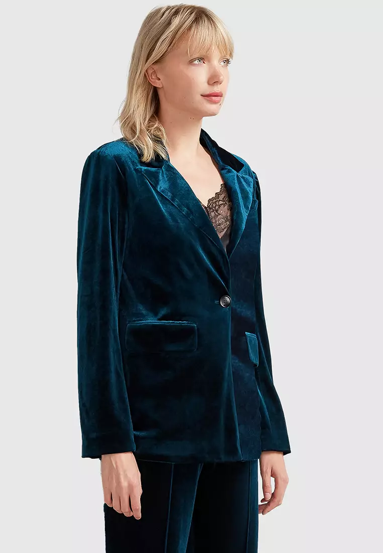 Relaxed Fit Velvet Blazer