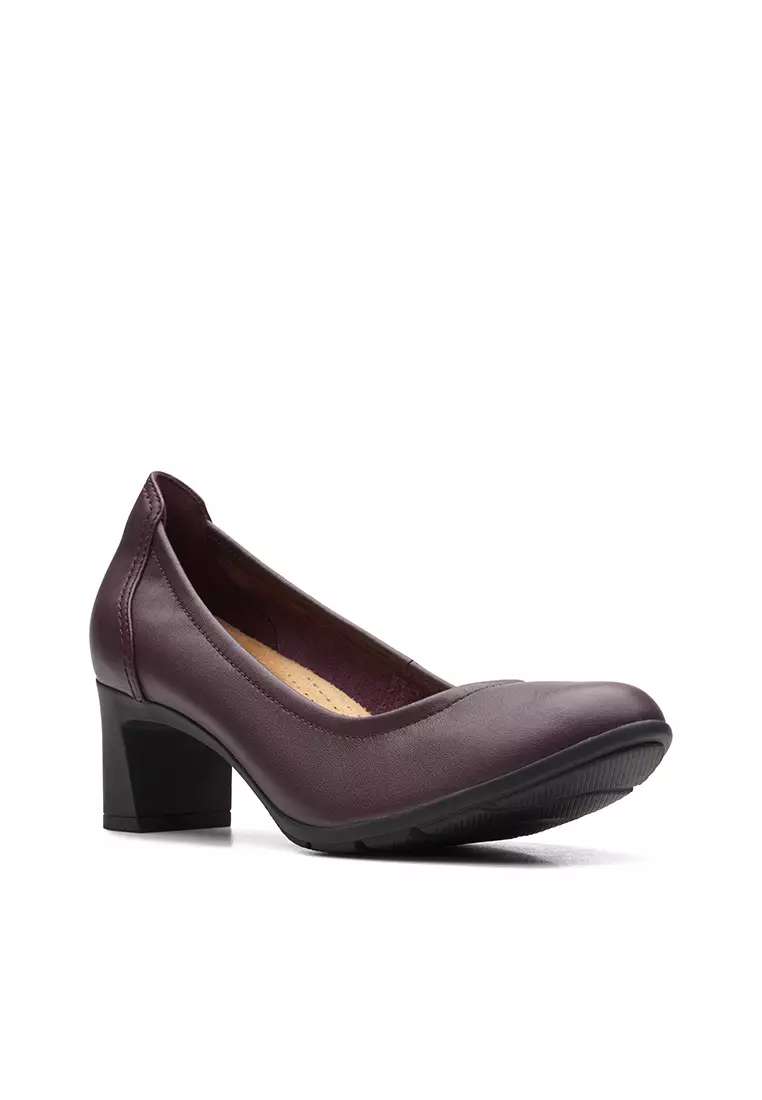 Clarks burgundy pumps hot sale