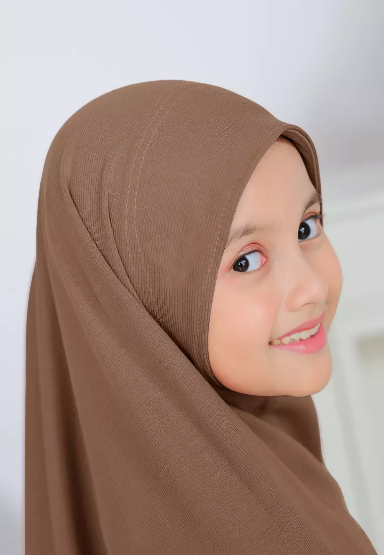 Cotton Bee - Miley Knit Bergo | Hijab Instan Anak - Brown Sugar