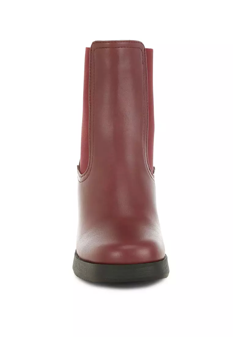 Faux Leather Chelsea Boots In Burgundy