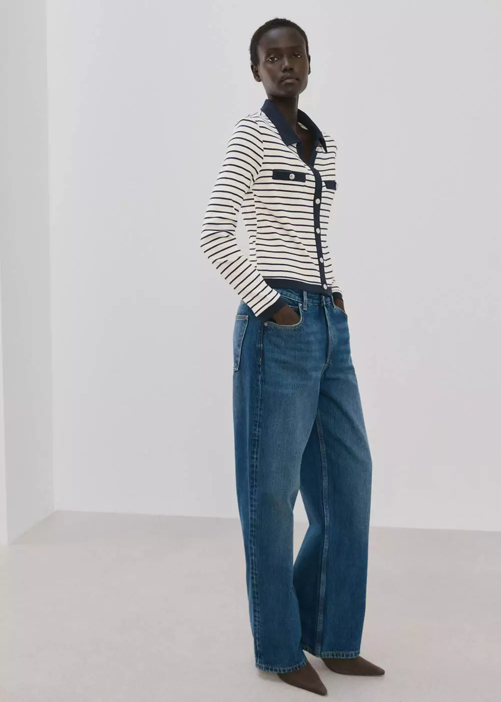 Cardigan garis-haris dengan kancing hias