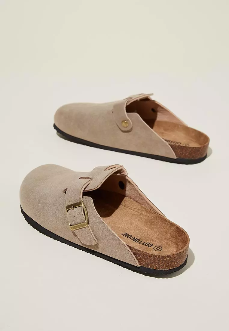 Closed Toe Buckle Slides