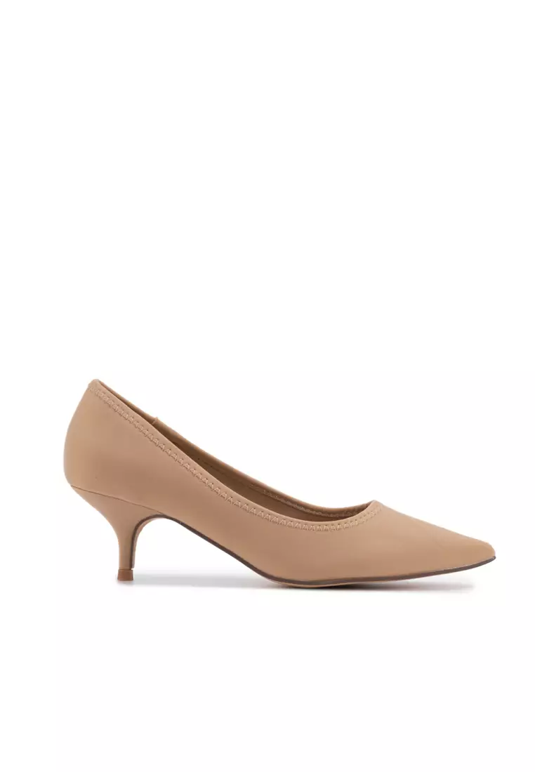 Beige pumps mid top heel