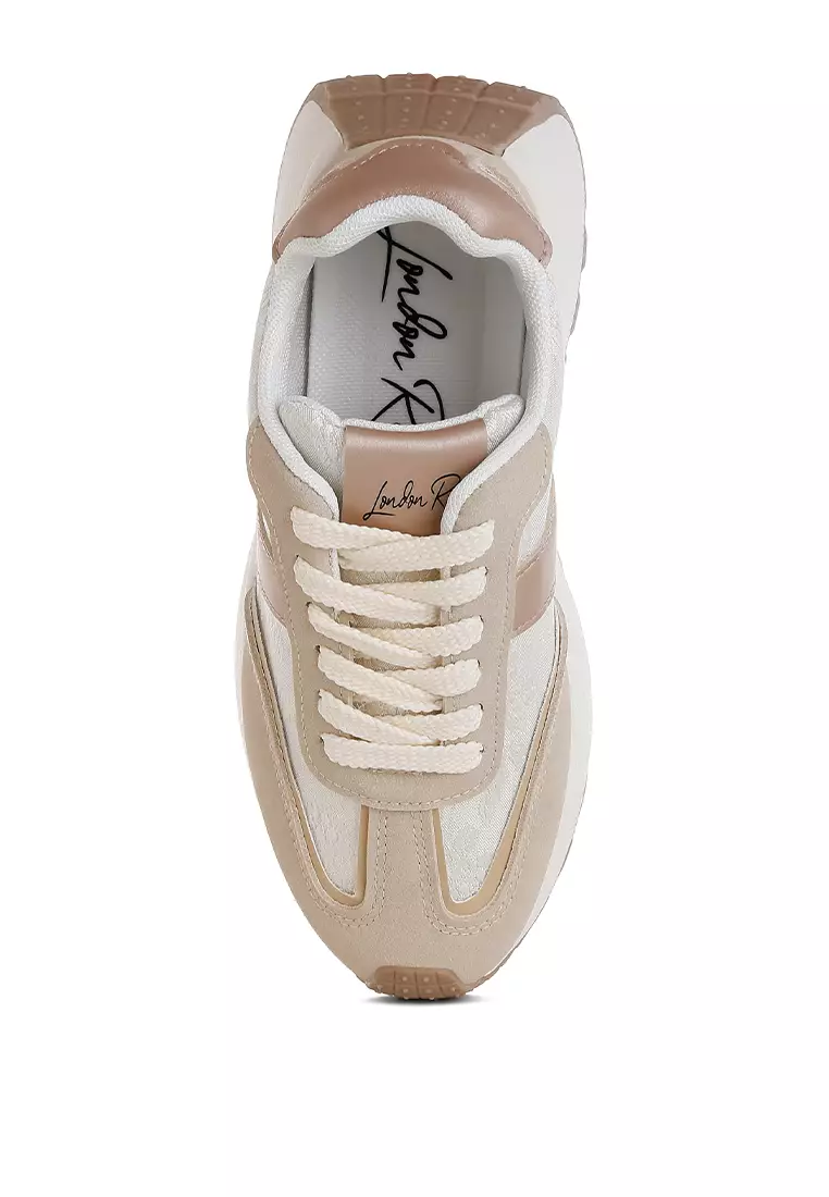 Sepatu Kets Bertali Tebal Antiselip Warna Beige