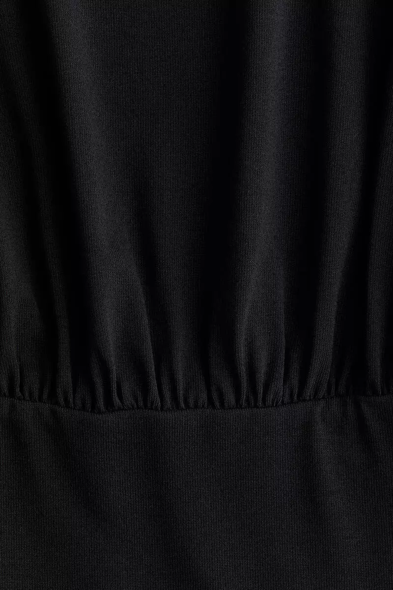 Long-sleeved gathered top