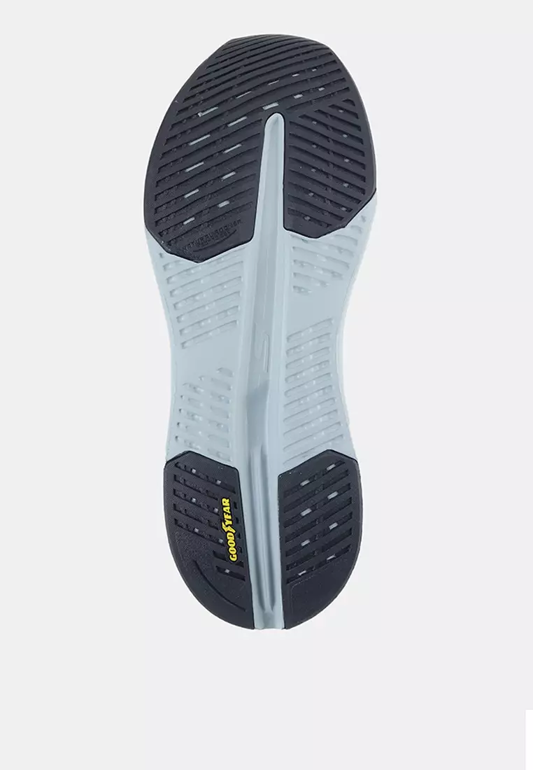 Max Cushioning Glide-Step