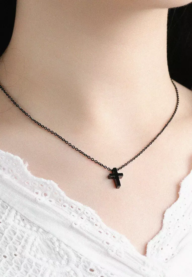 Cross Pendant Necklace (Black)