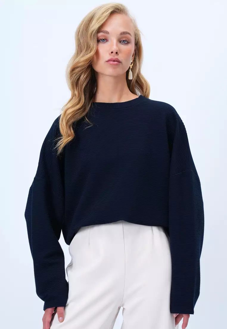 Crew Neck Batwing Sleeves Sweatshirt