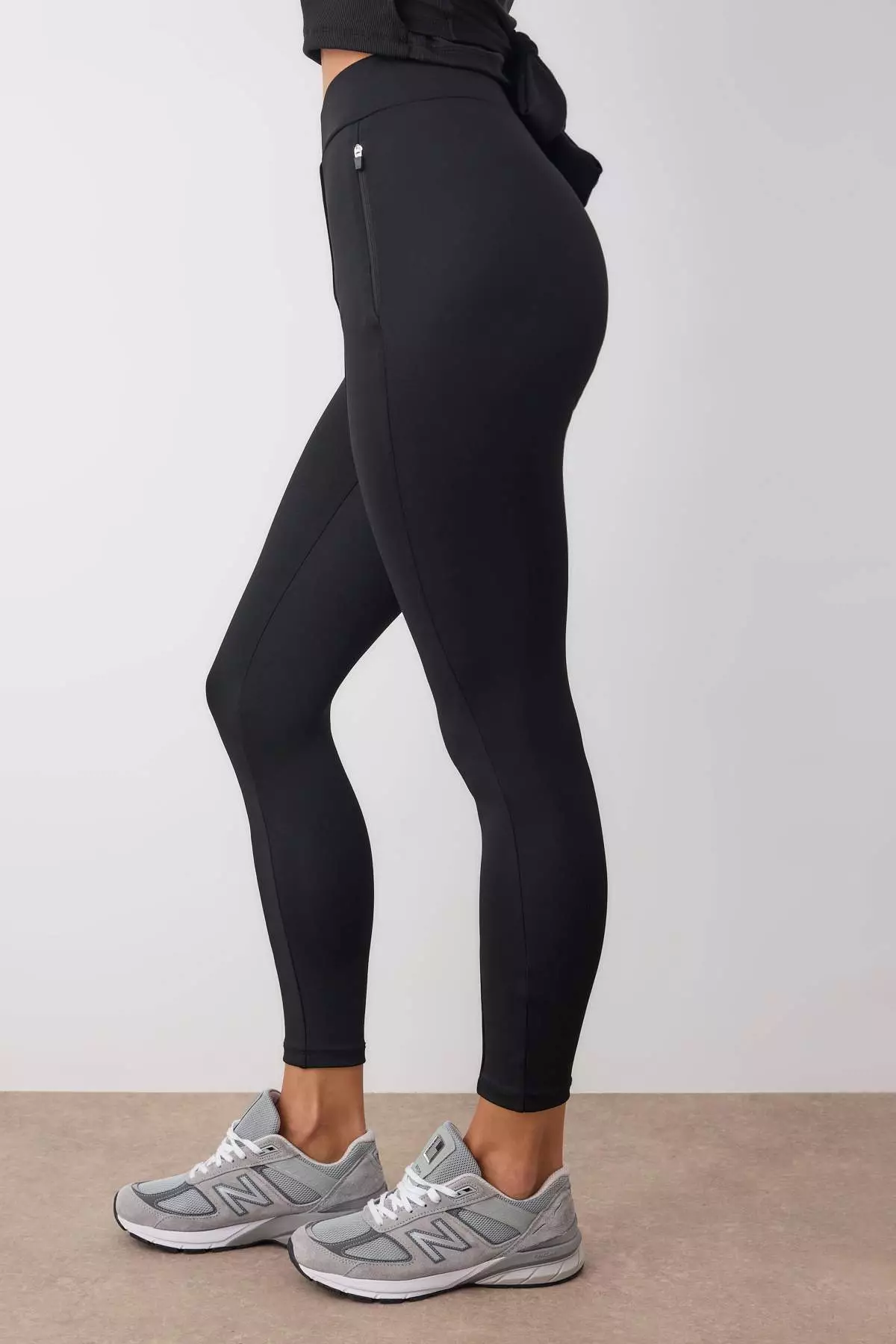 Black Pocket Detailed Knitted Sports Tights