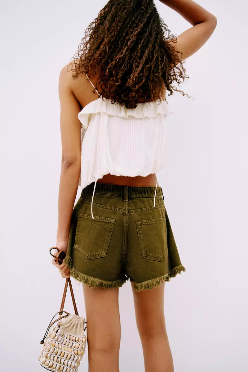 Frayed denim shorts