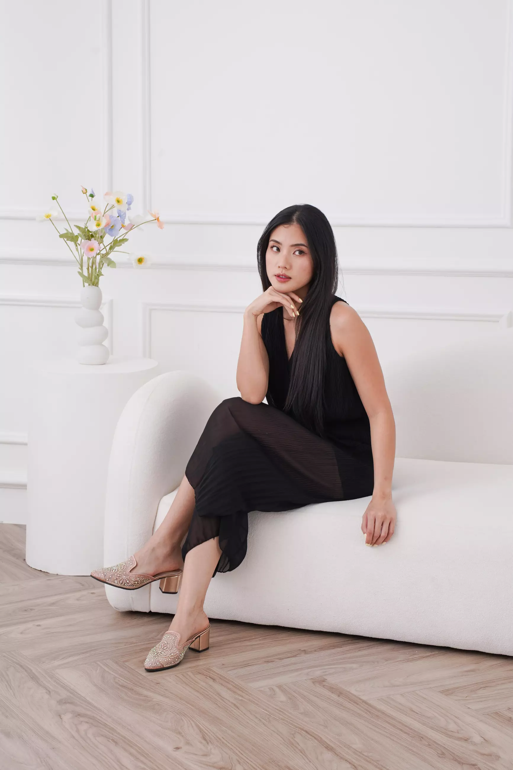 Lotuna Sandal Slop Wanita pesta