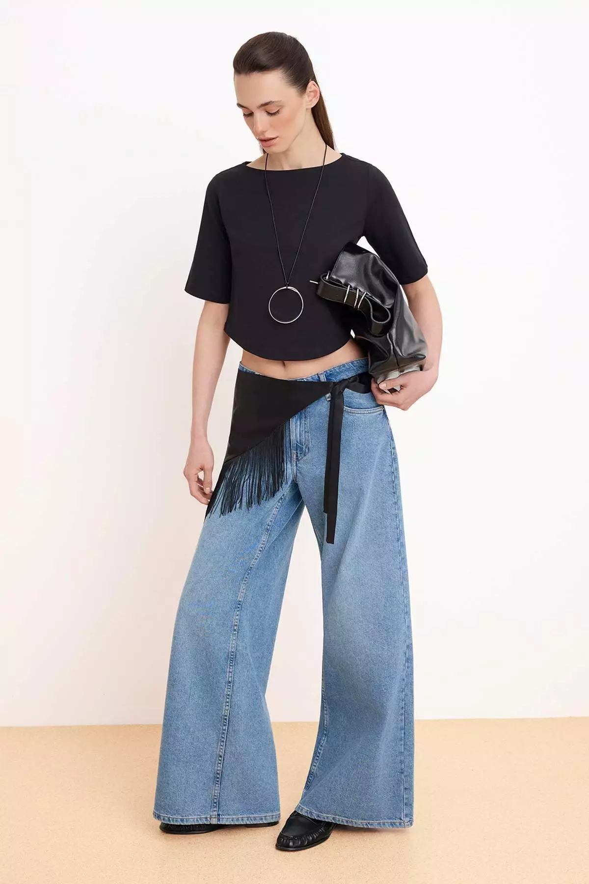 Black Plain Regular Crew Neck Standard Sleeve Three Quarter Sleeve 1% Cotton Knitted T-Shirt Twoss26Ts2