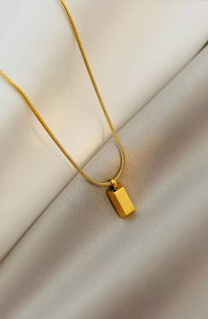 Serendipity Bar Pendant with Engravable Necklace in Gold