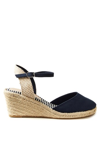 Wedge ankle clearance