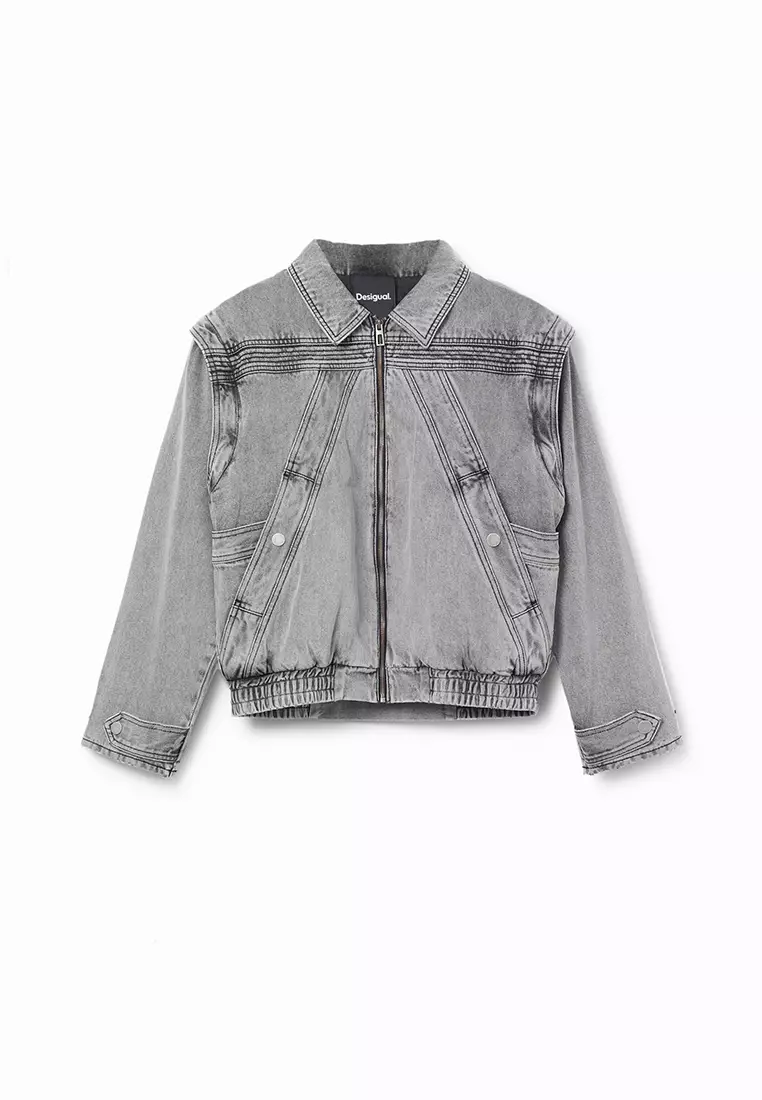 Desigual Woman Denim detachable sleeve jacket.
