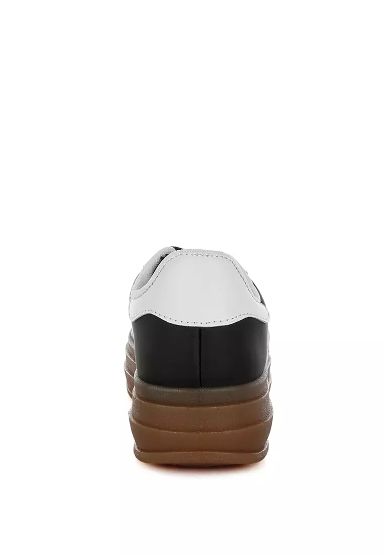 Sepatu Kets Bertali Kulit Imitasi Warna Hitam