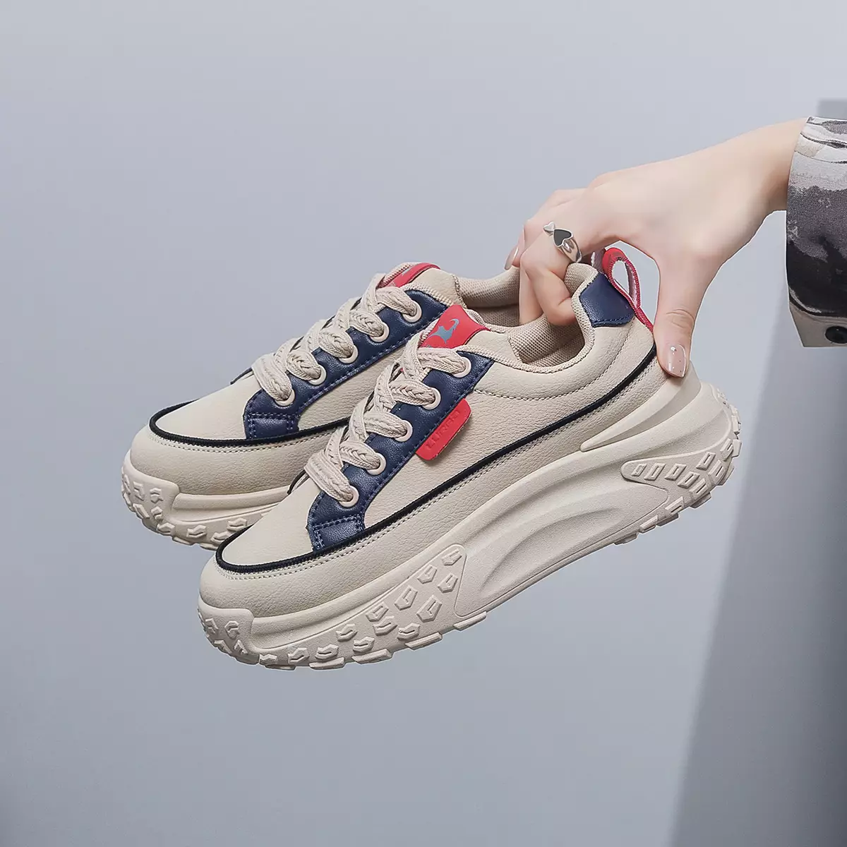 Sneakers Cewek Fashion Bertali Sepatu Wanita Hangout Trendy BL8241