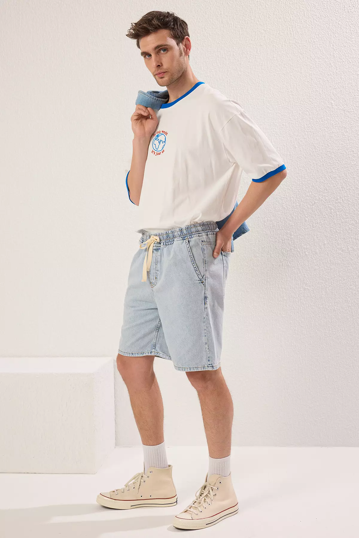 Regular Elastic Waist Denim Shorts