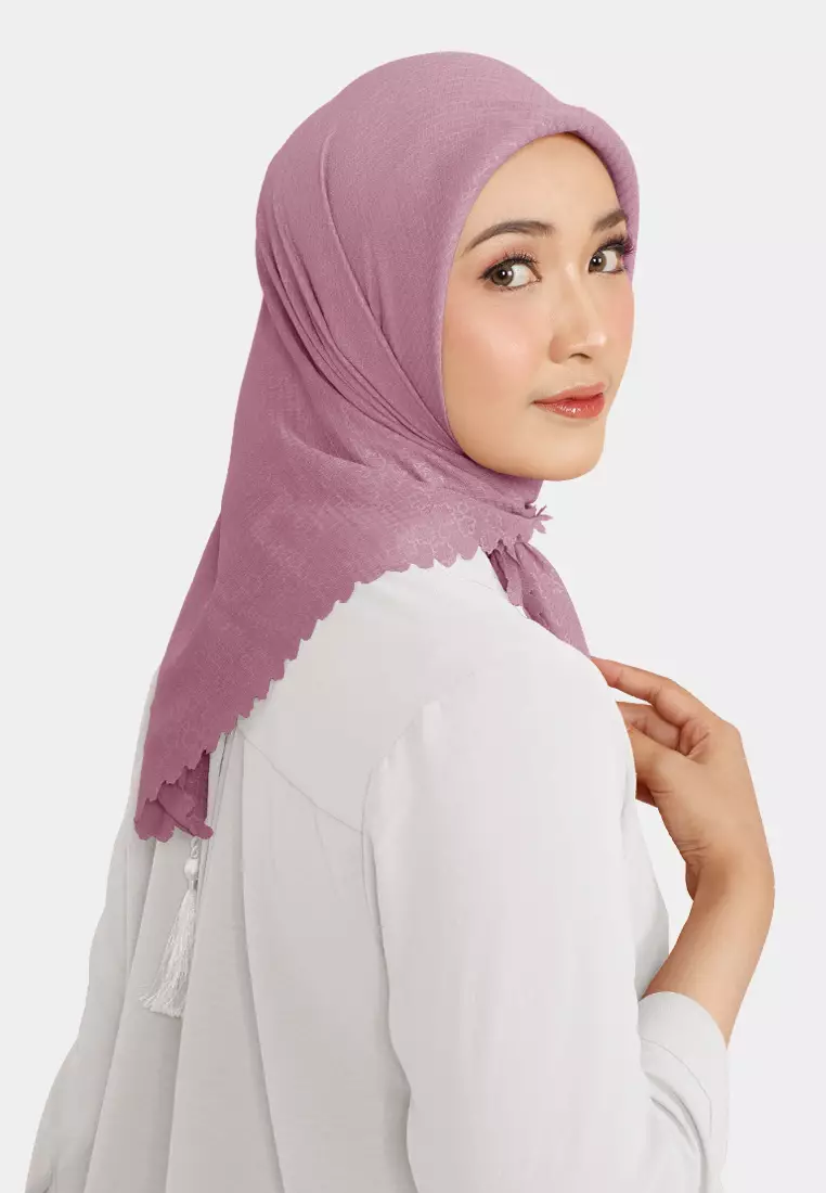 Cotton Bee - Hijab Segiempat Rayyansa Tassel Emboss Lasercut 