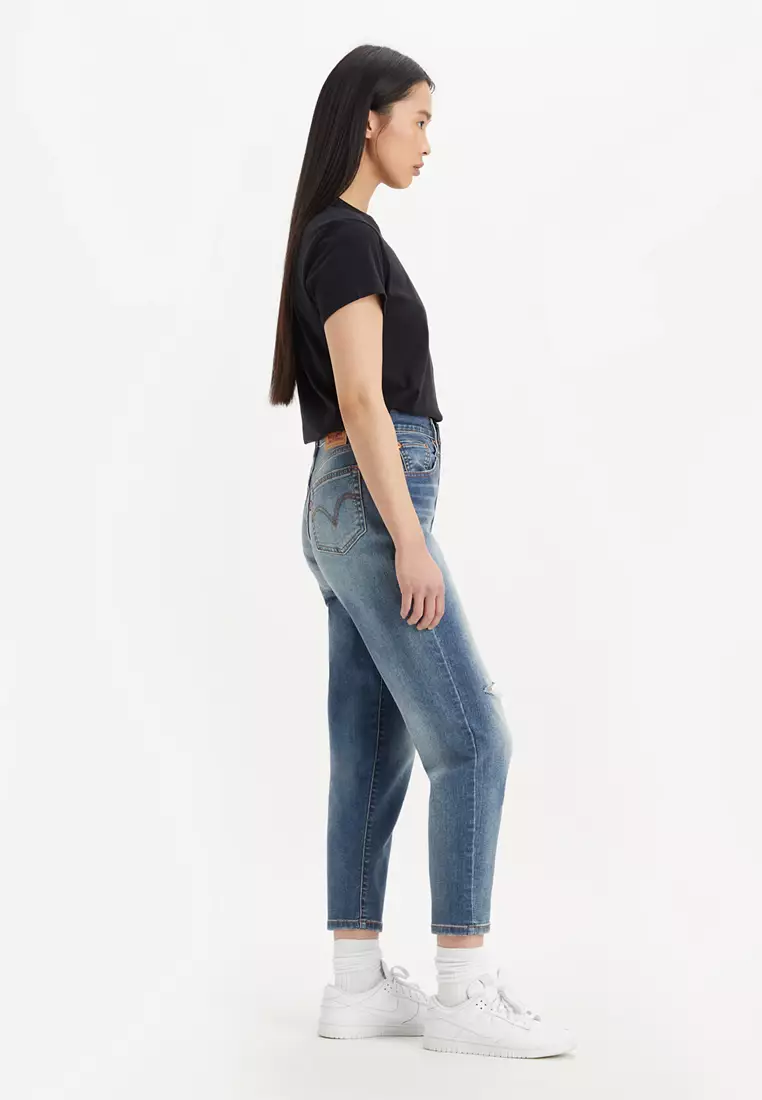 Levi ripped deals boyfriend jeans