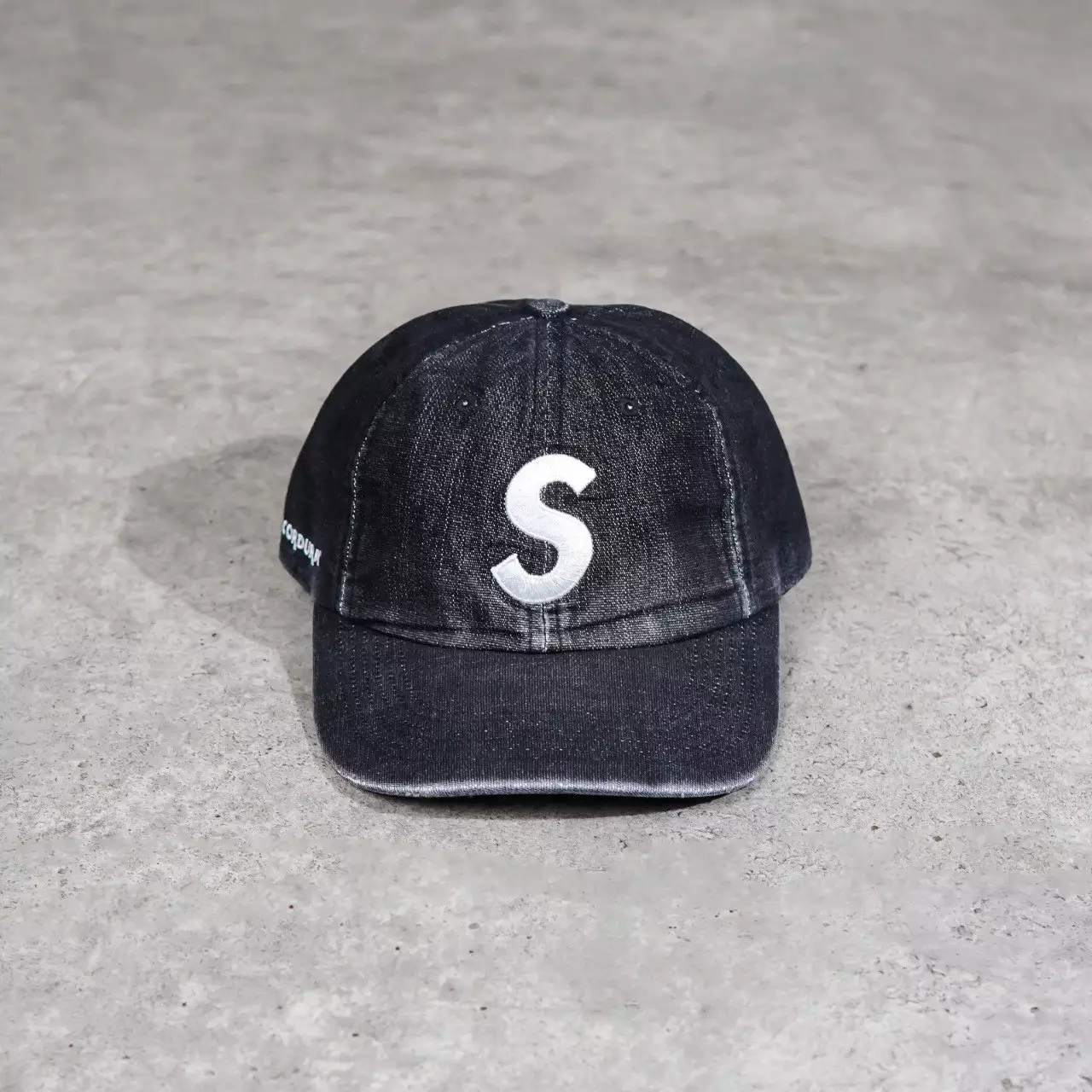 Topi SUPREME CORDURA S LOGO 6-PANEL DENIM BLACK CAP 100% ORIGINAL