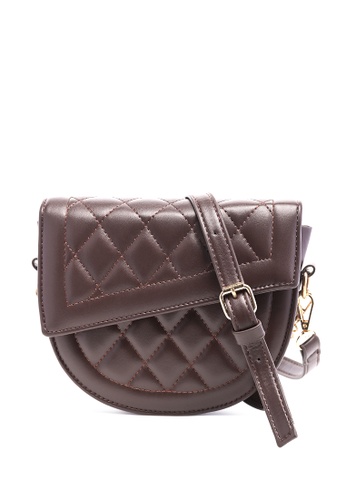 London Rag brown Quilted Saddle Sling Bag in Brown 22F82AC3CDFB9DGS_1