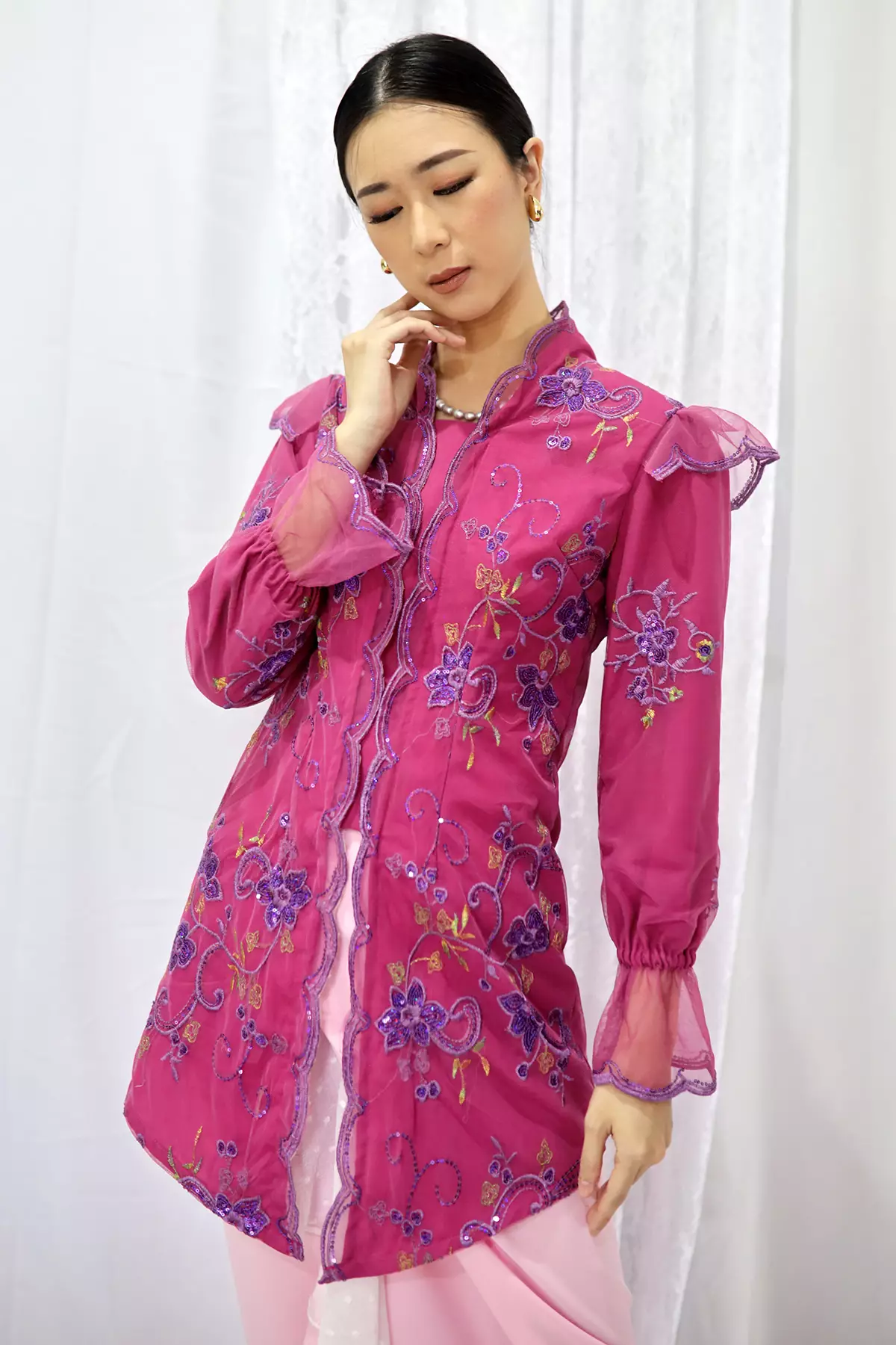 Arawinda Seruni Raya Brokat Nila Kebaya